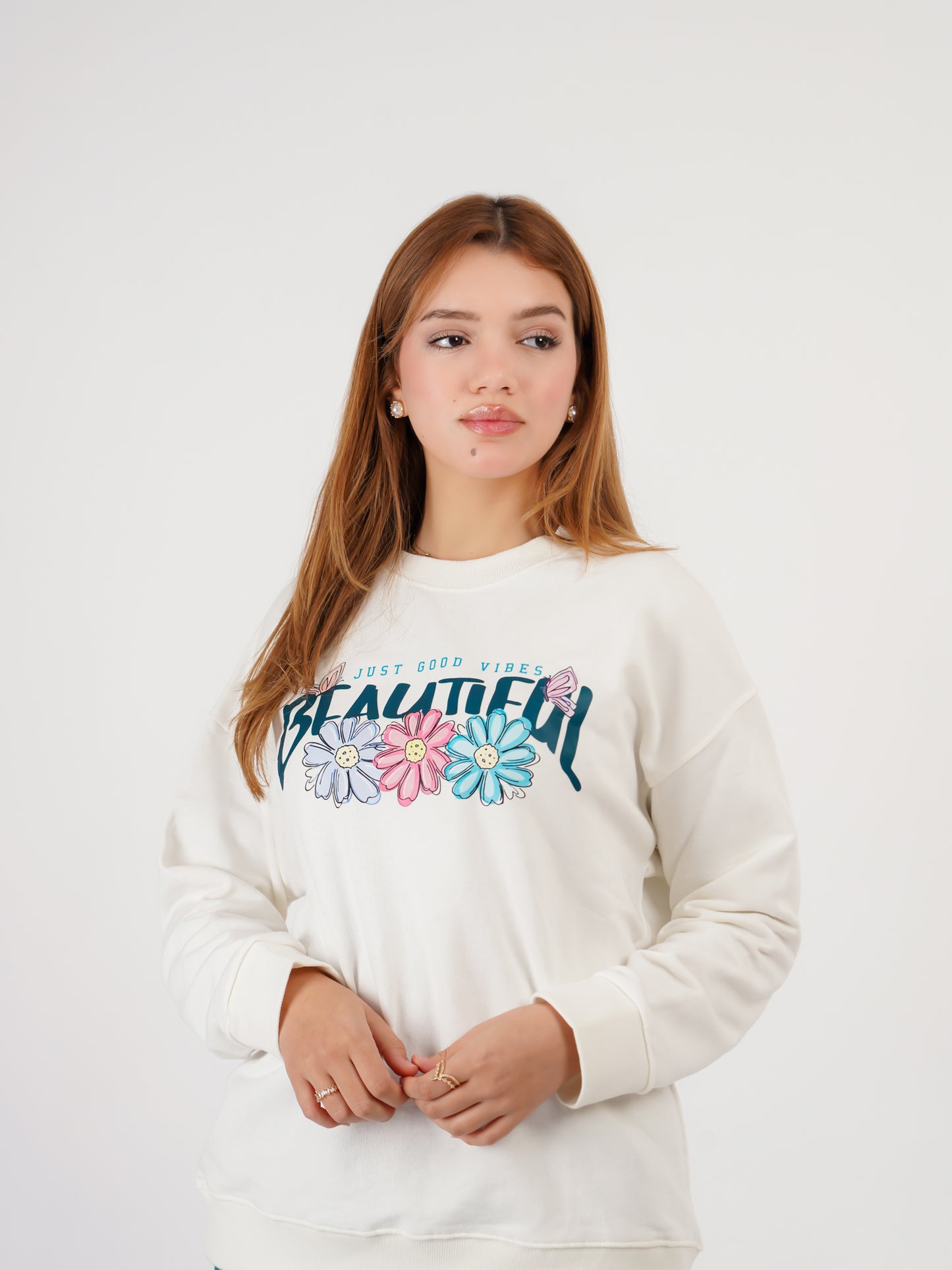 Ensemble  « Beautiful » – Pull blanc cassé & pantalon bleu pétrole